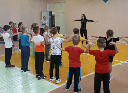 Фото с открытого урока учителя физической культуры Матвеевой Дарьи Дмитриевны, наставляемого